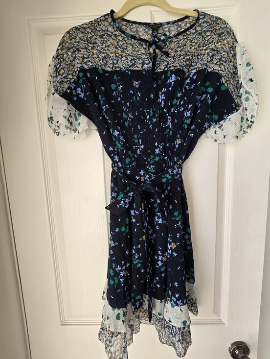 Ann Taylor Dresses & Skirts - Ann Taylor Petite 2P Floral Tie Waist Flutter Sleeve Dress